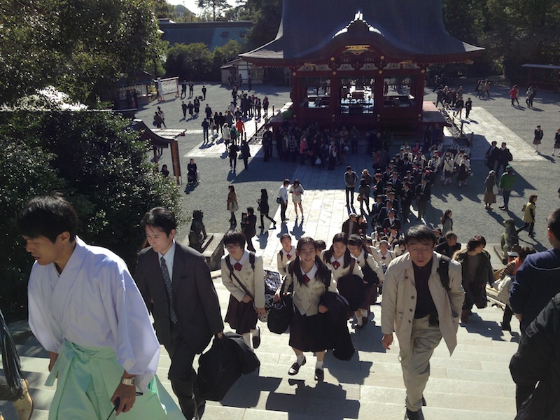 Grupo de colegiales en Kamakura