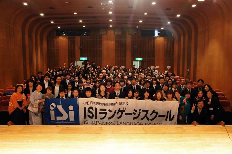 Foto de la escuela en la ceremonia de graduación en ISI